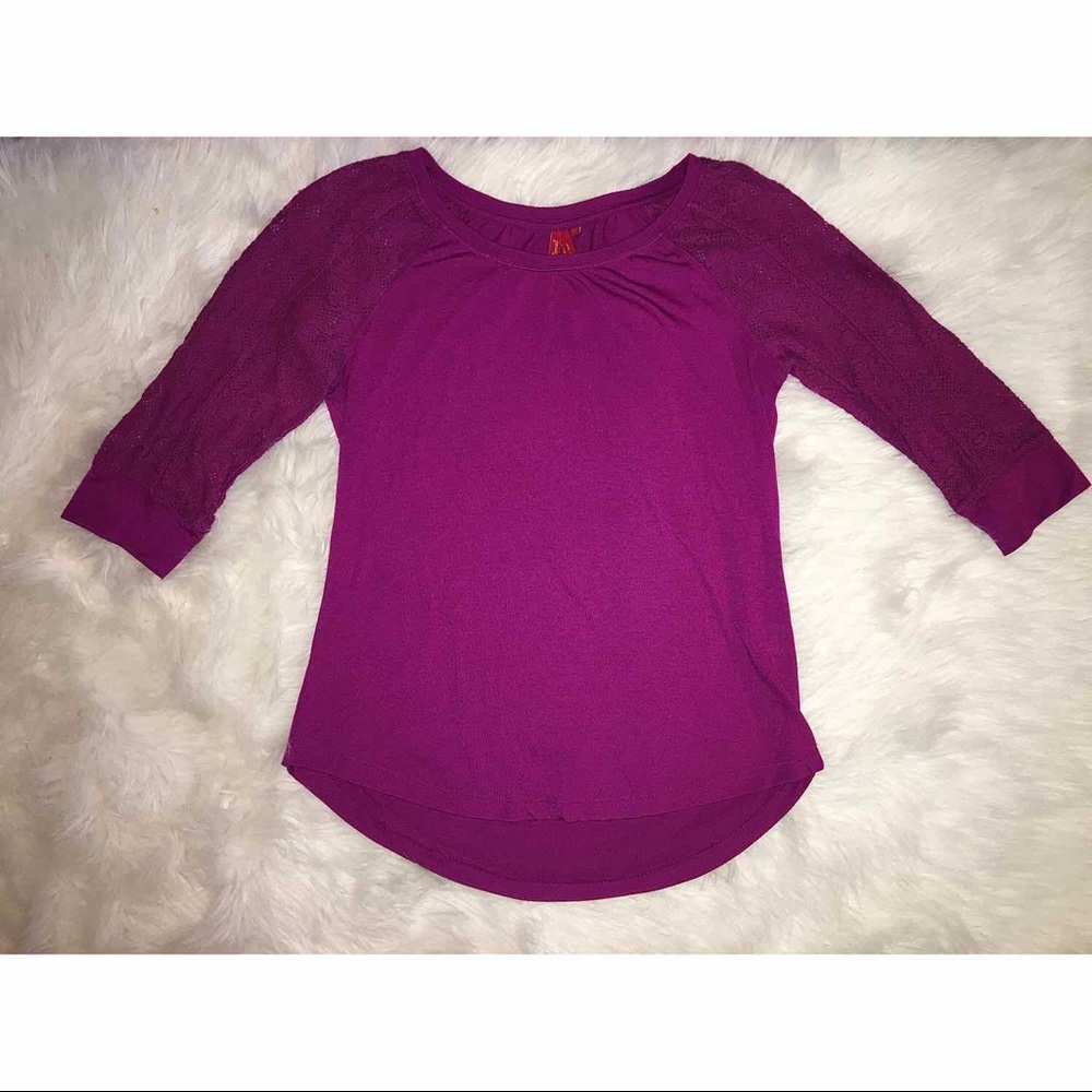 🍋Red Camel Fuscia lace trim top size Medium